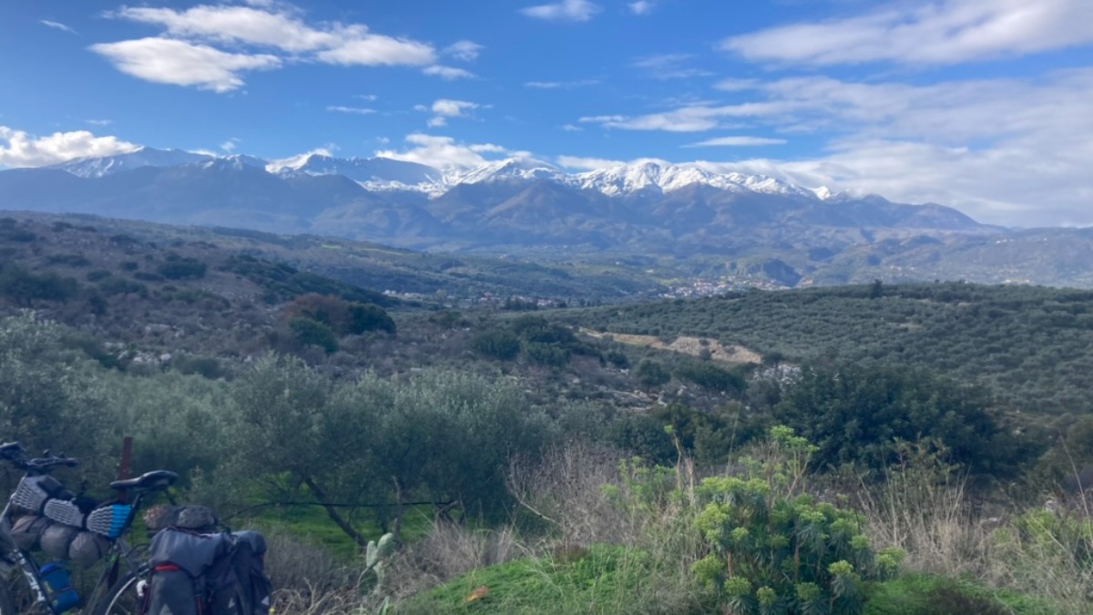 Best Leather Duffel Bags & Carry-Ons for Stylish Travel