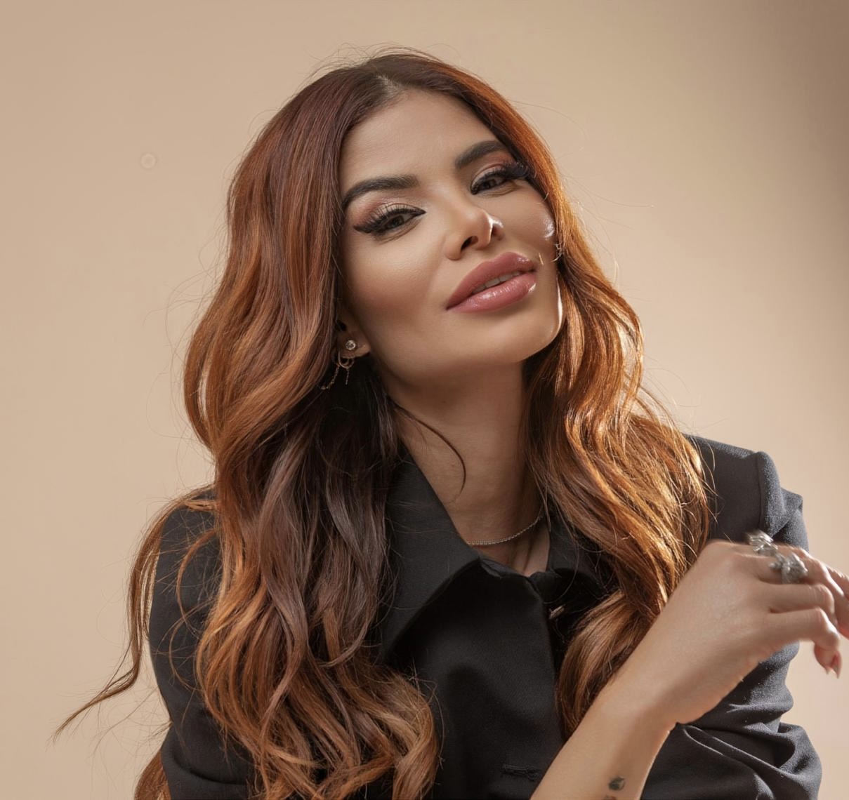 Lina — Senior Head of Stylist