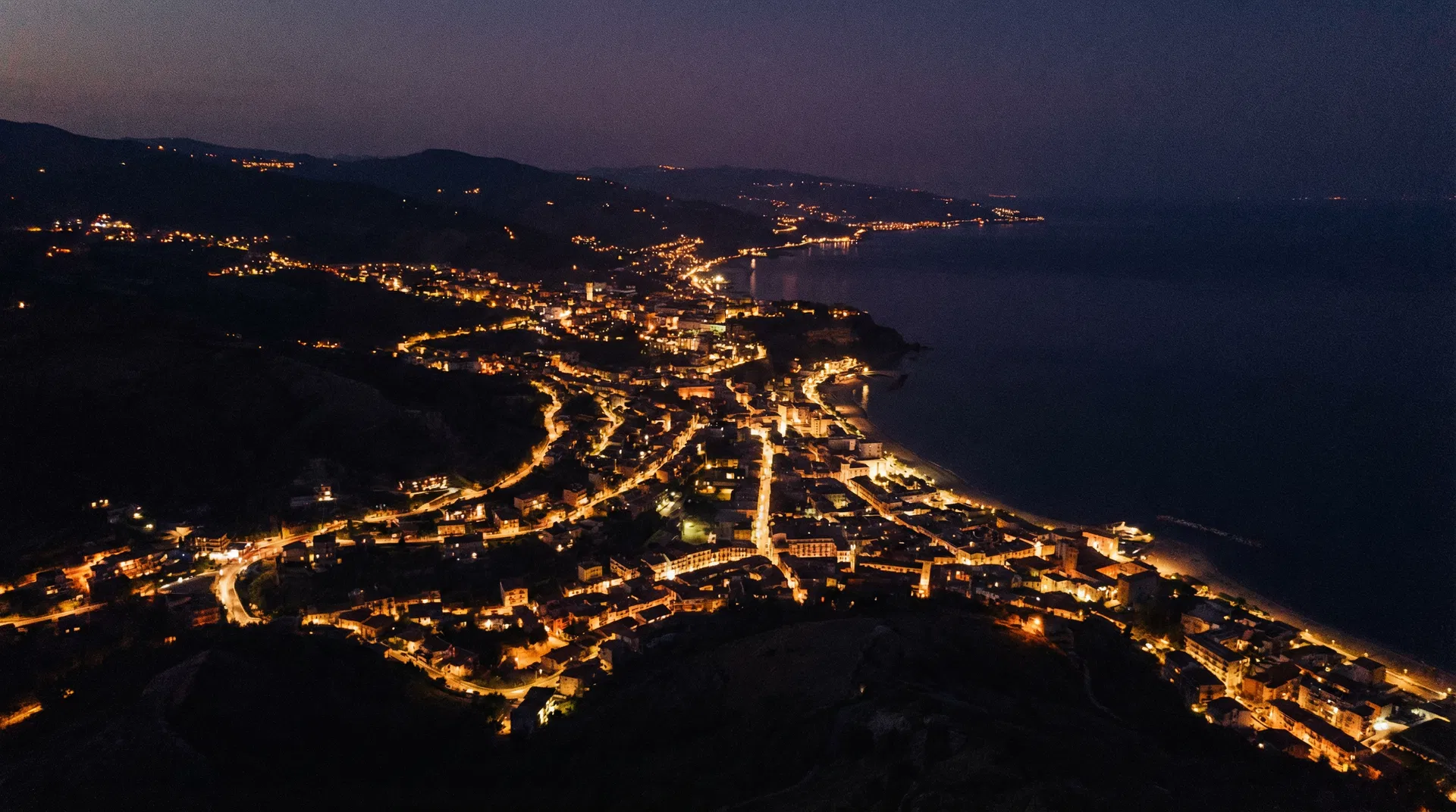 Escort a Catanzaro: Guida 2026 alla Calabria - Immagine di copertina articolo EscortAdvisor