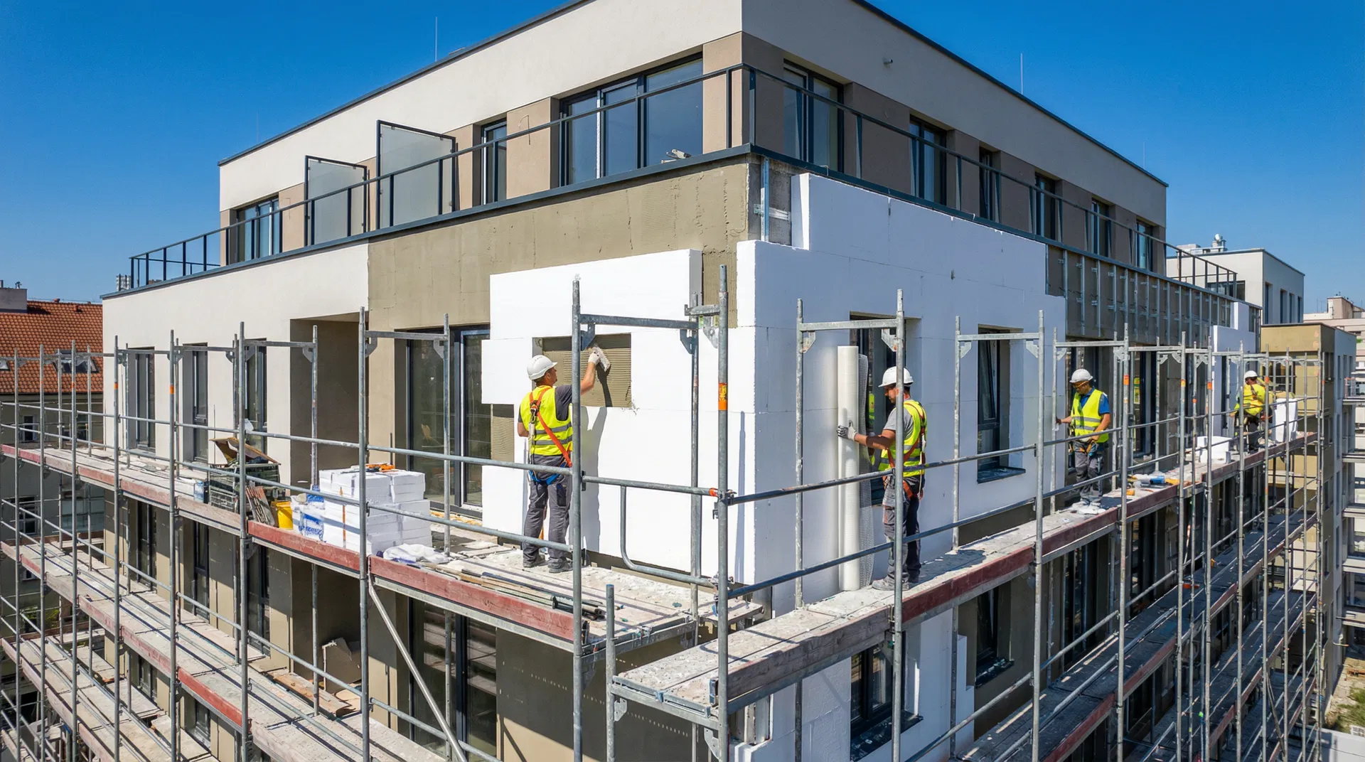 Isolamento termico a cappotto con ponteggio: fasi, materiali e coordinamento