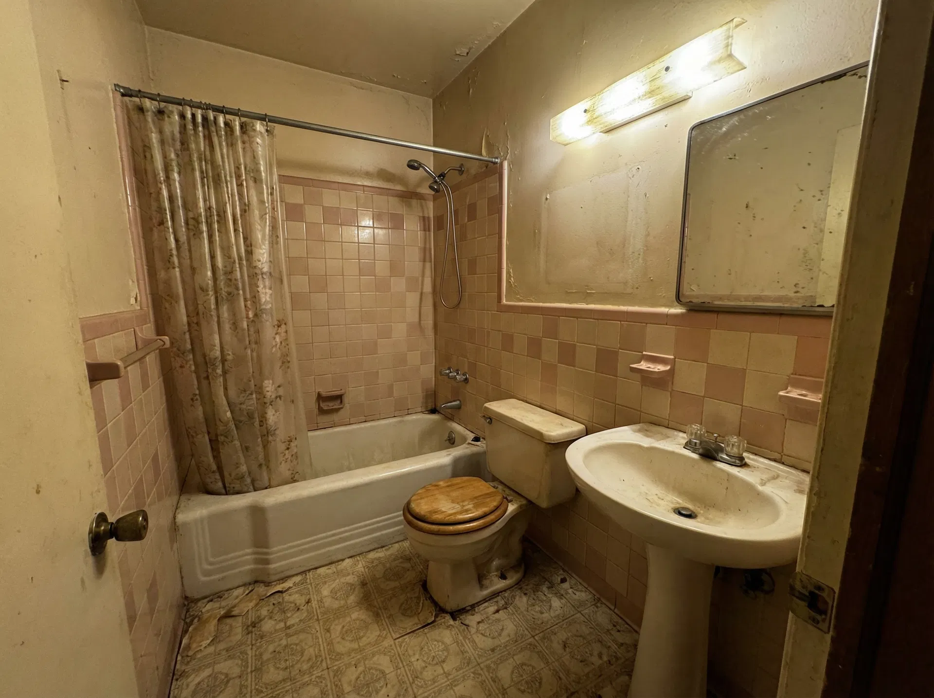 Bathroom before remodel