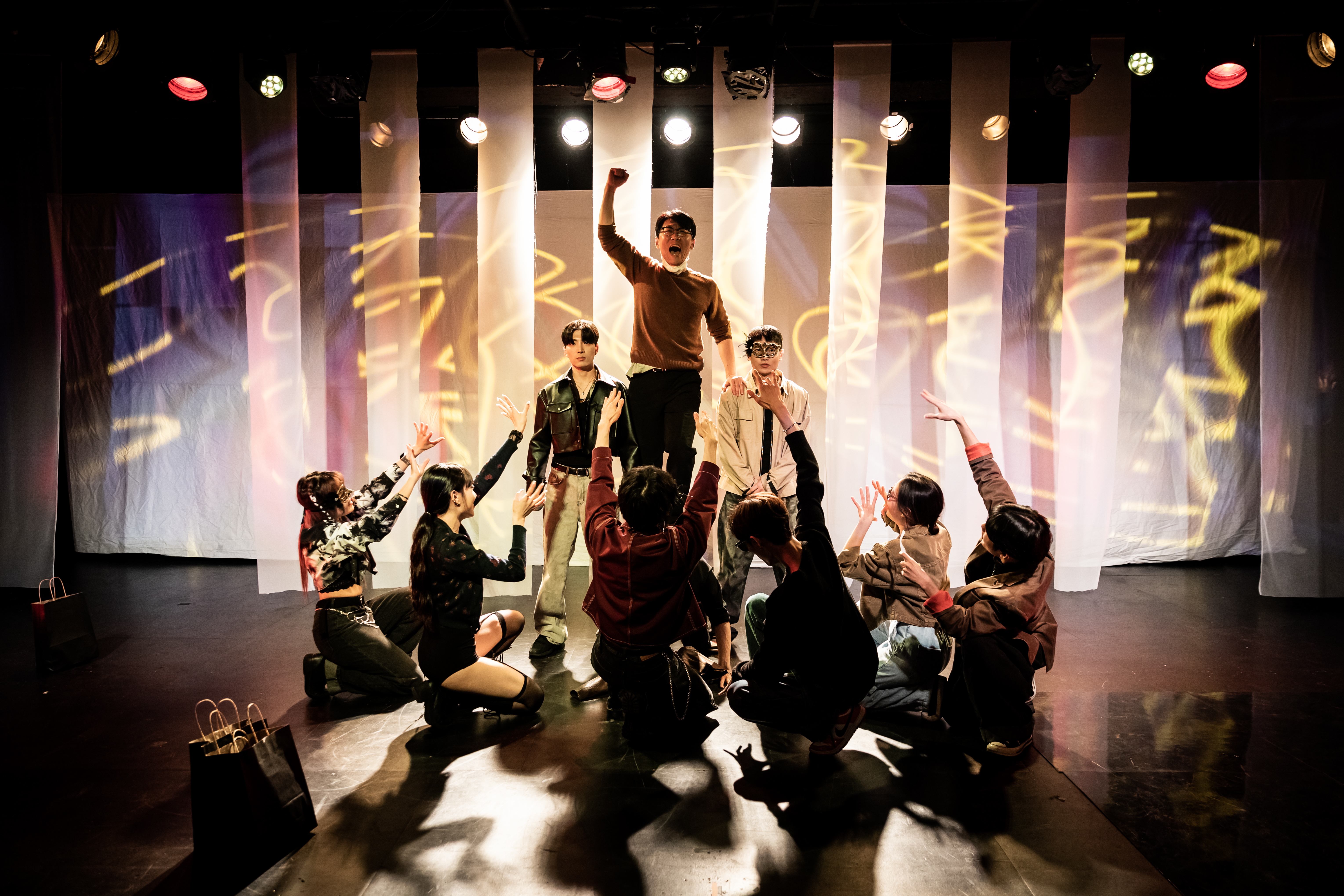 융복합 미디어 연극 〈맥배드〉