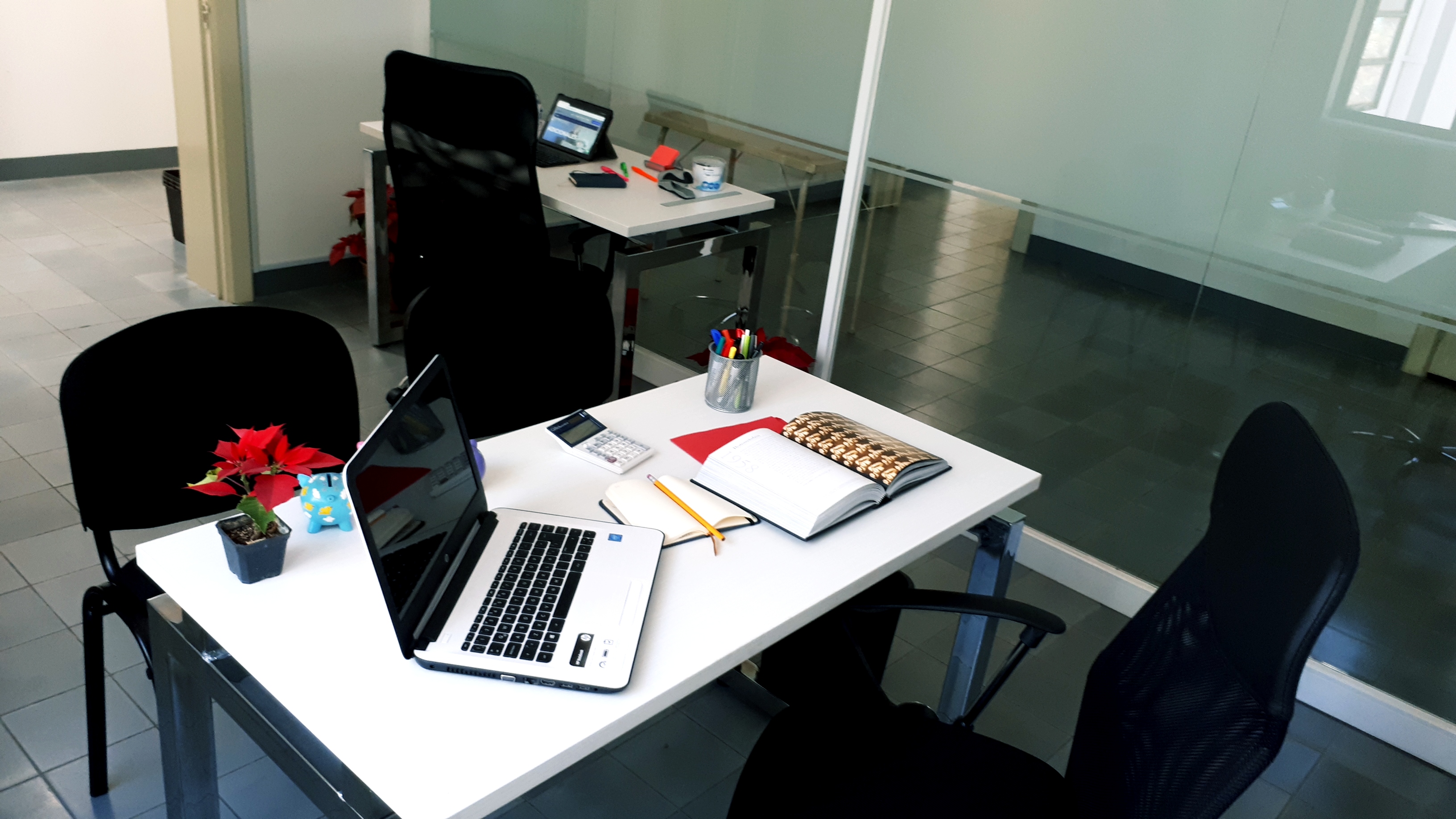 OFICINA (7) PRIVADA AMUEBLADA 2 PERSONAS