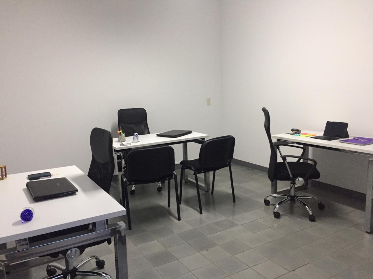 OFICINA (12) PRIVADA AMUEBLADA 3 PERSONAS