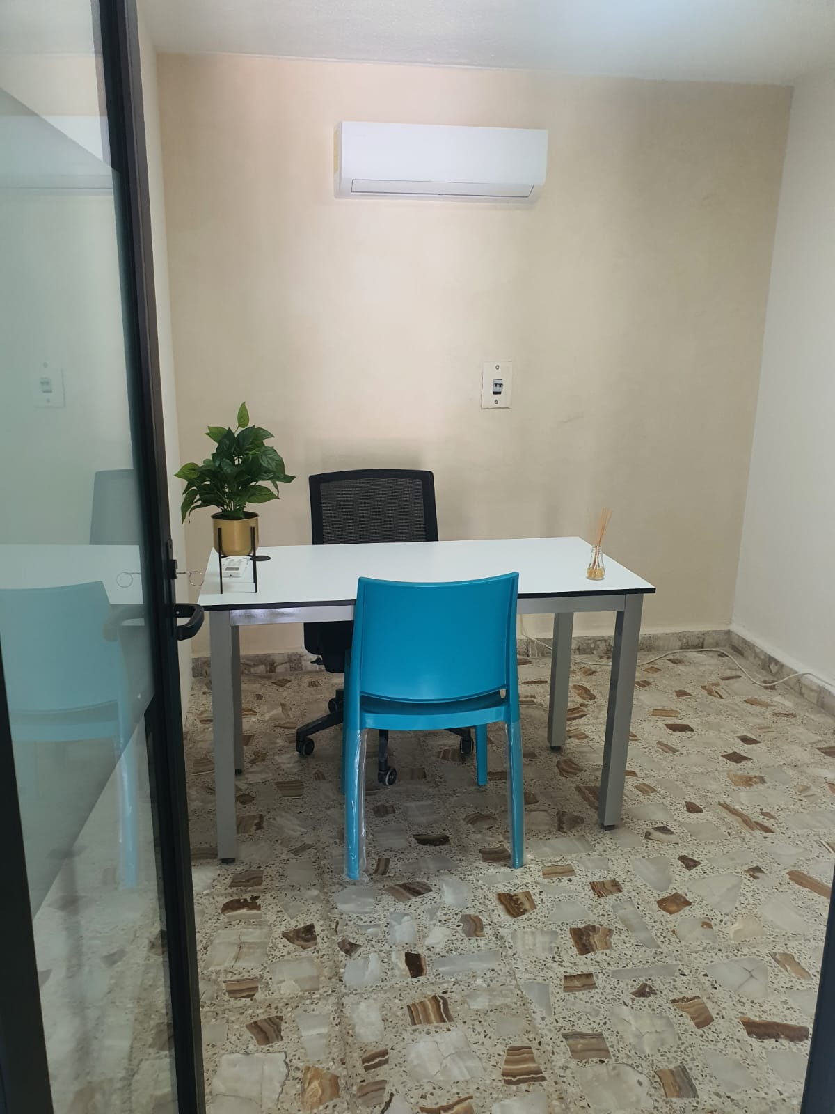 💼 Profesionaliza tu imagen con una oficina en el corazón de Mérida * OFICINA 02
