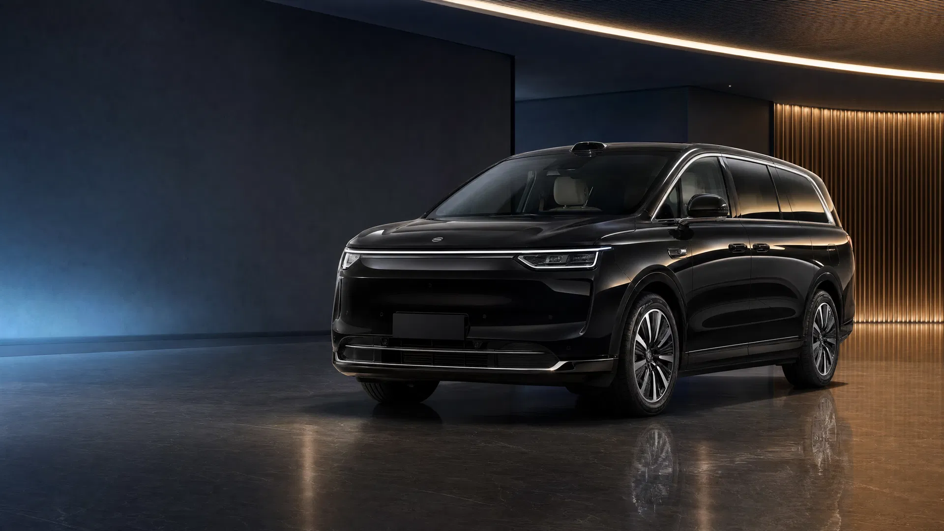 Elektromos MPV – Budapest VIP limousine és chauffeur service, book a limo, Champions League transfer