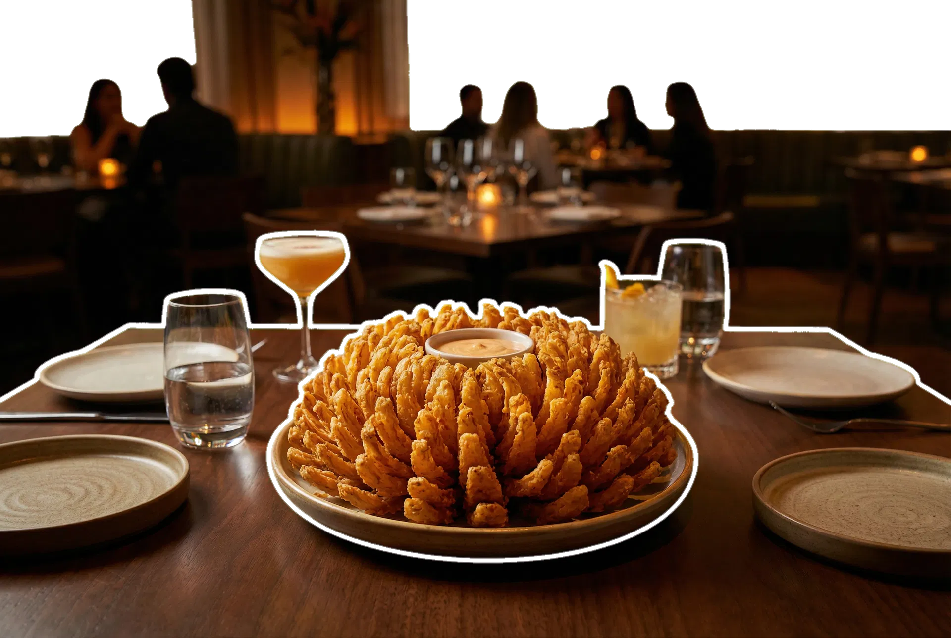 Mesa de restaurante com cebola gigante servida como prato compartilhável