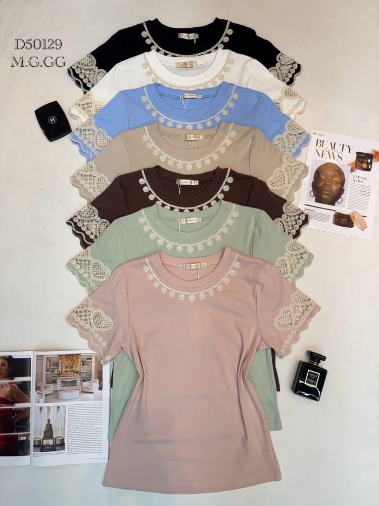 blusa em algodão com detalhas em bordado