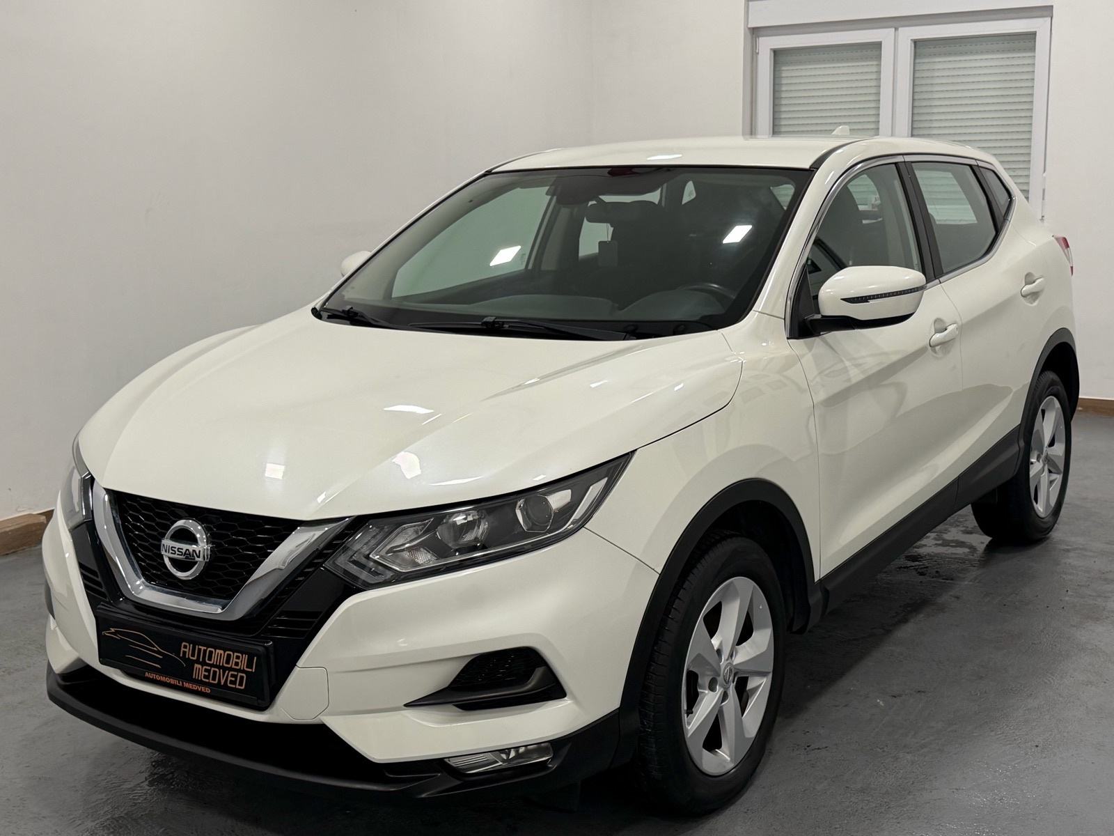 Nissan Qashqai 1.5 dCi,LED,NAVI,KAMERA,JAMSTVO! — Automobili Medved Sisak