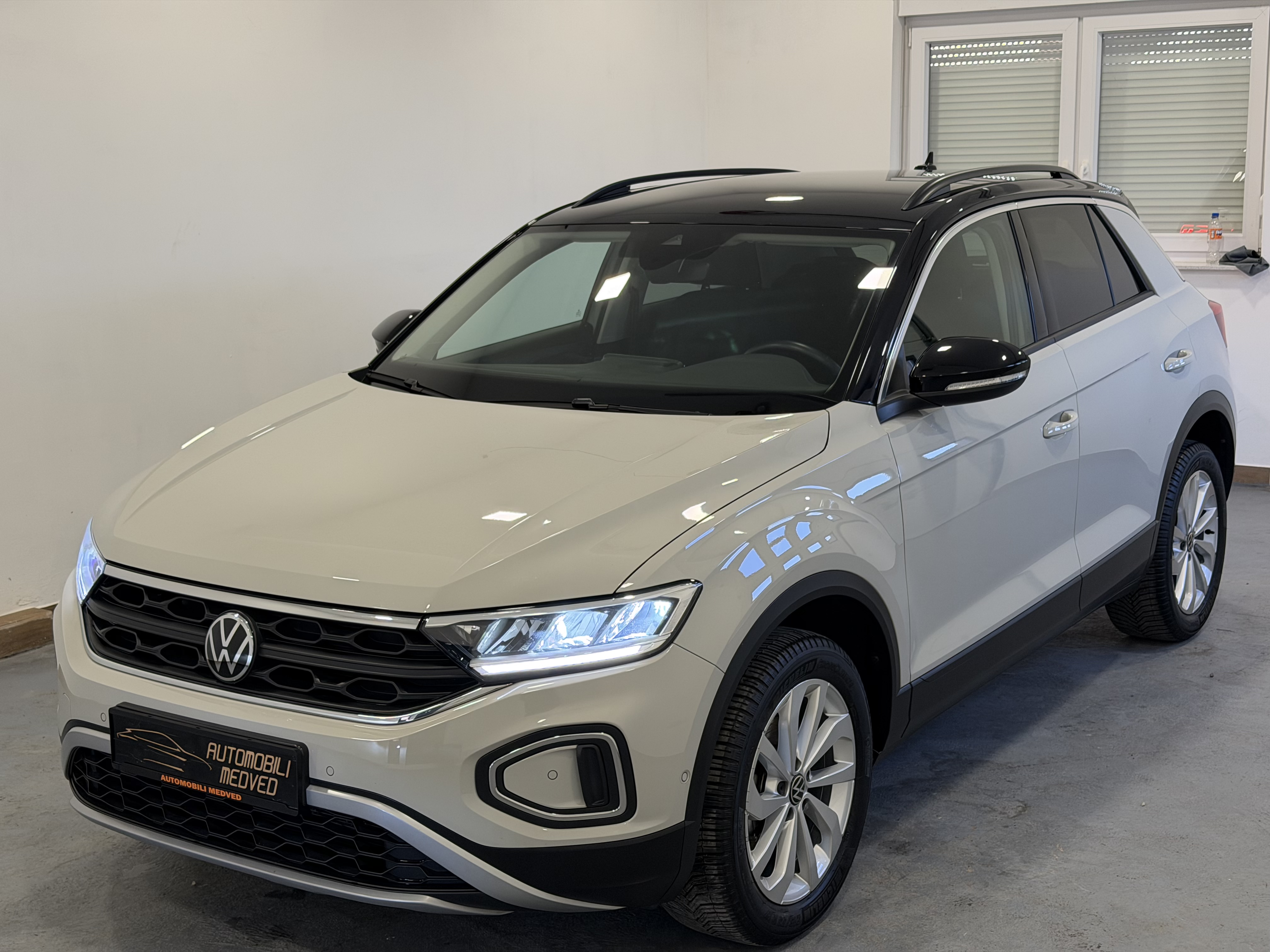 VW T-Roc 1,5 TSI ACT LIFE, LED, VIRTUAL, NAVI, TVORNIČKO JAMSTVO!