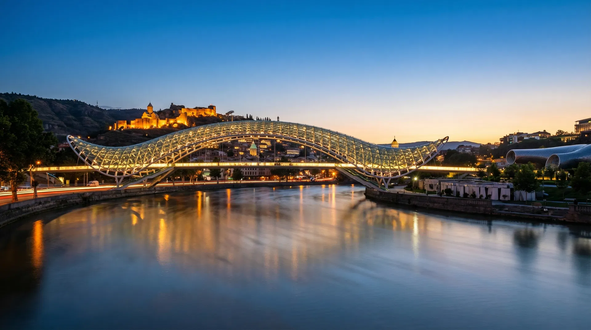 Pont de la Paix, Tbilissi de nuit
