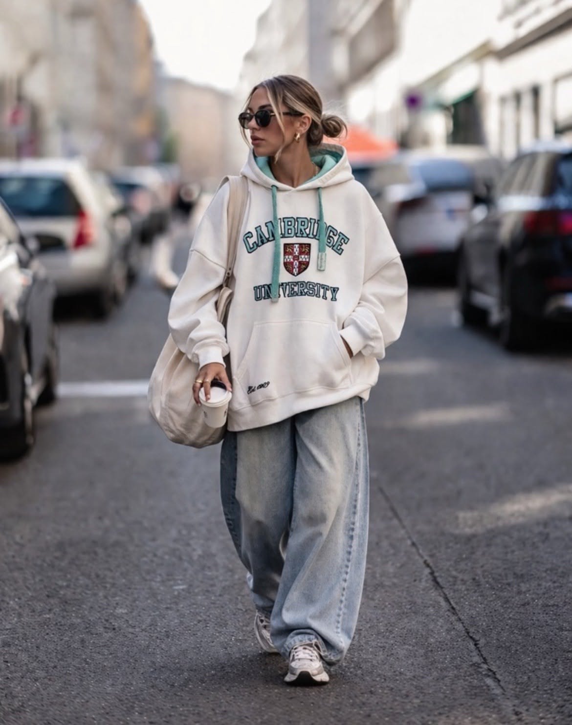 Streetwear Off-white Hoodie — Cambridge University Text Arch Print