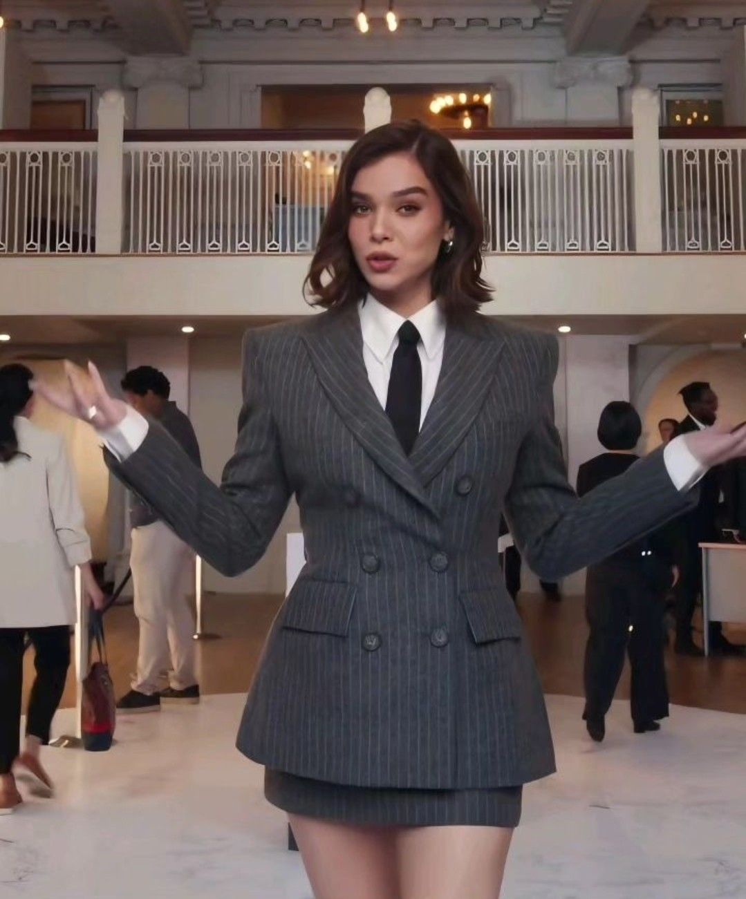 Hailee Steinfeld Charcoal Grey Blazer — Double-breasted, Peak Lapels
