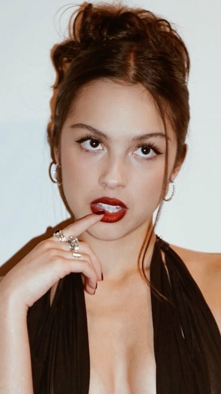 Olivia Rodrigo Black Halter Top — Halter Neck, Plunging Neckline