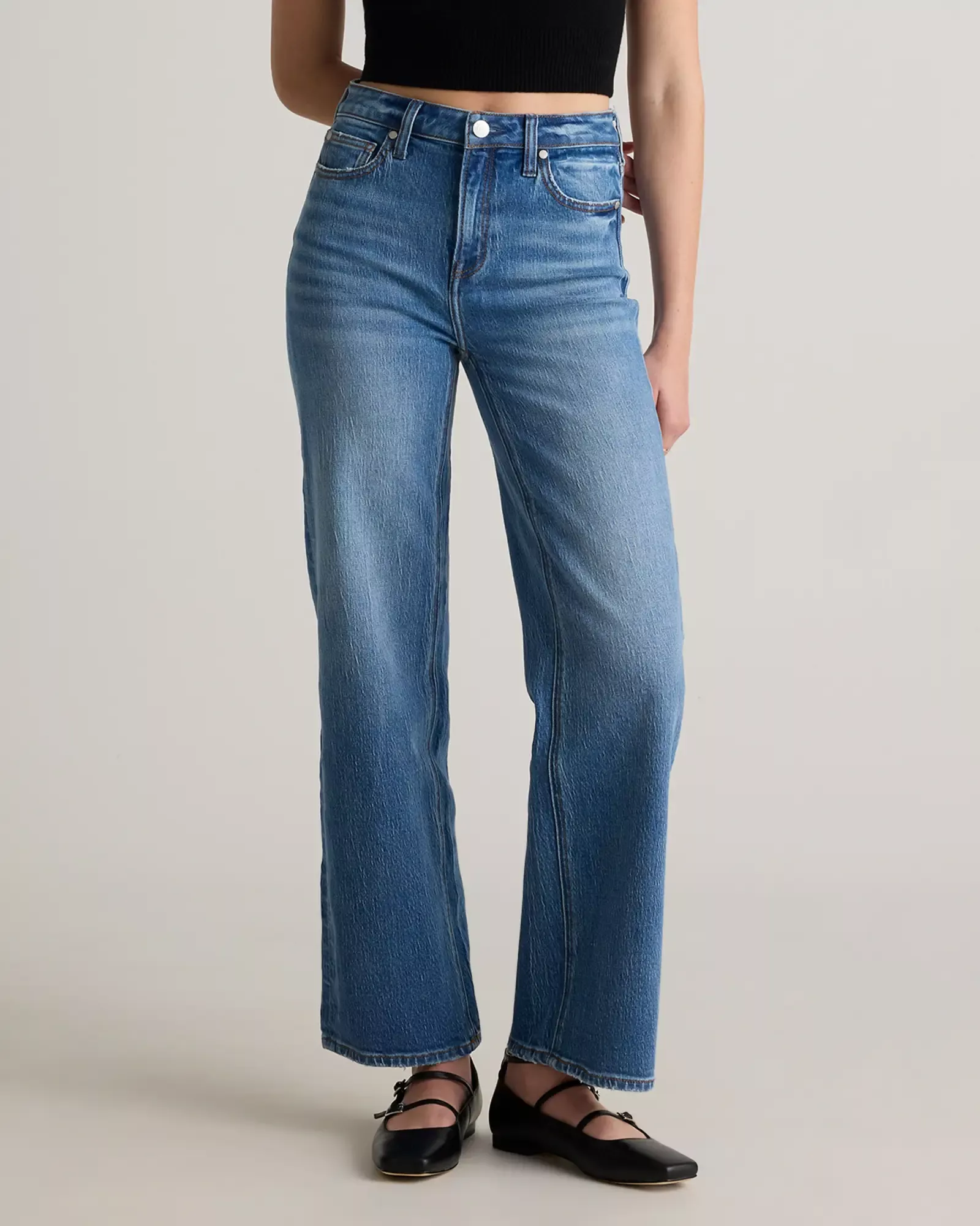 Casual Medium Blue Wash Straight Leg Jeans — Classic Five-pocket