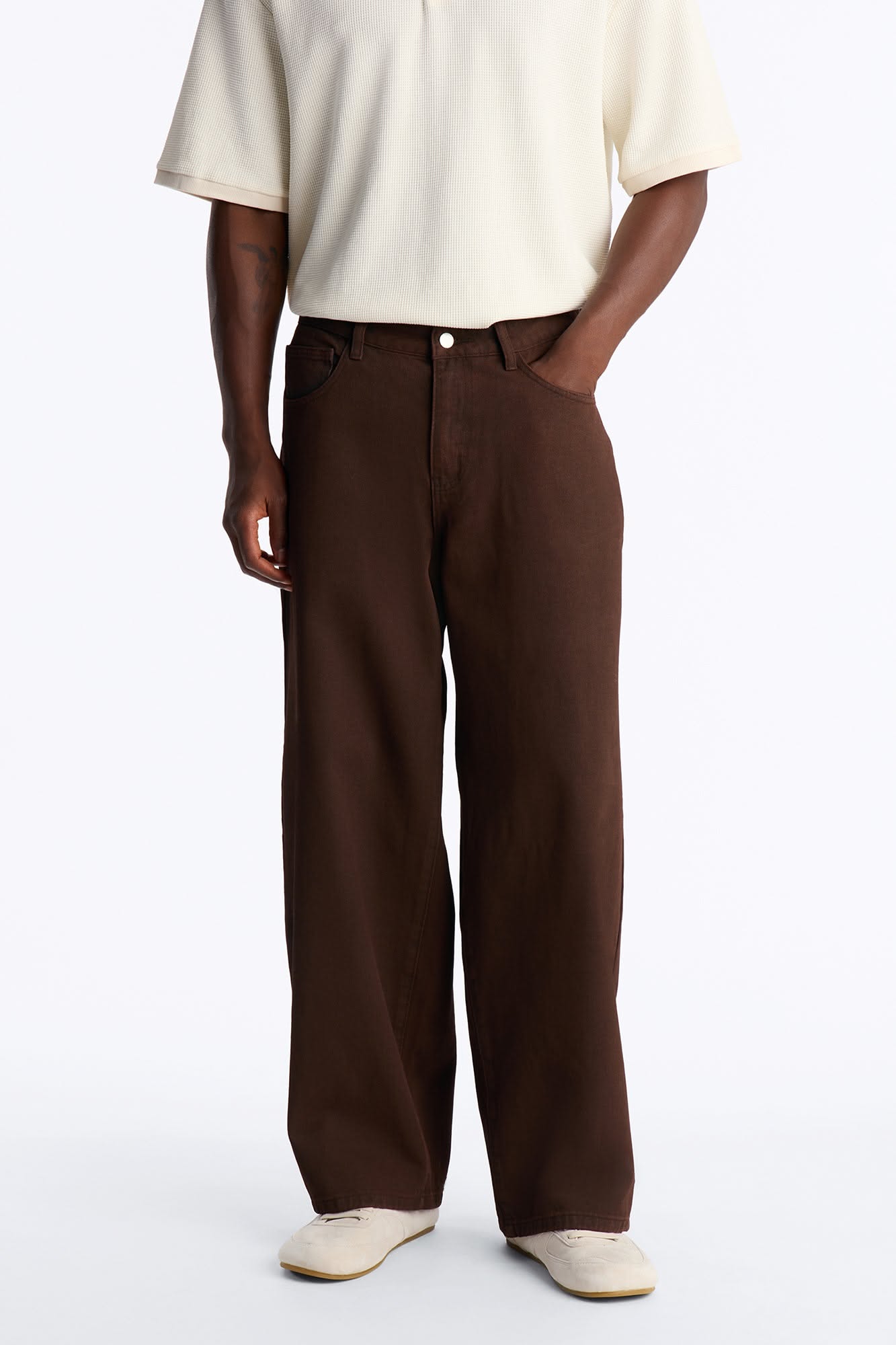 Casual Dark Brown Jeans — Five-pocket Style, Button Closure