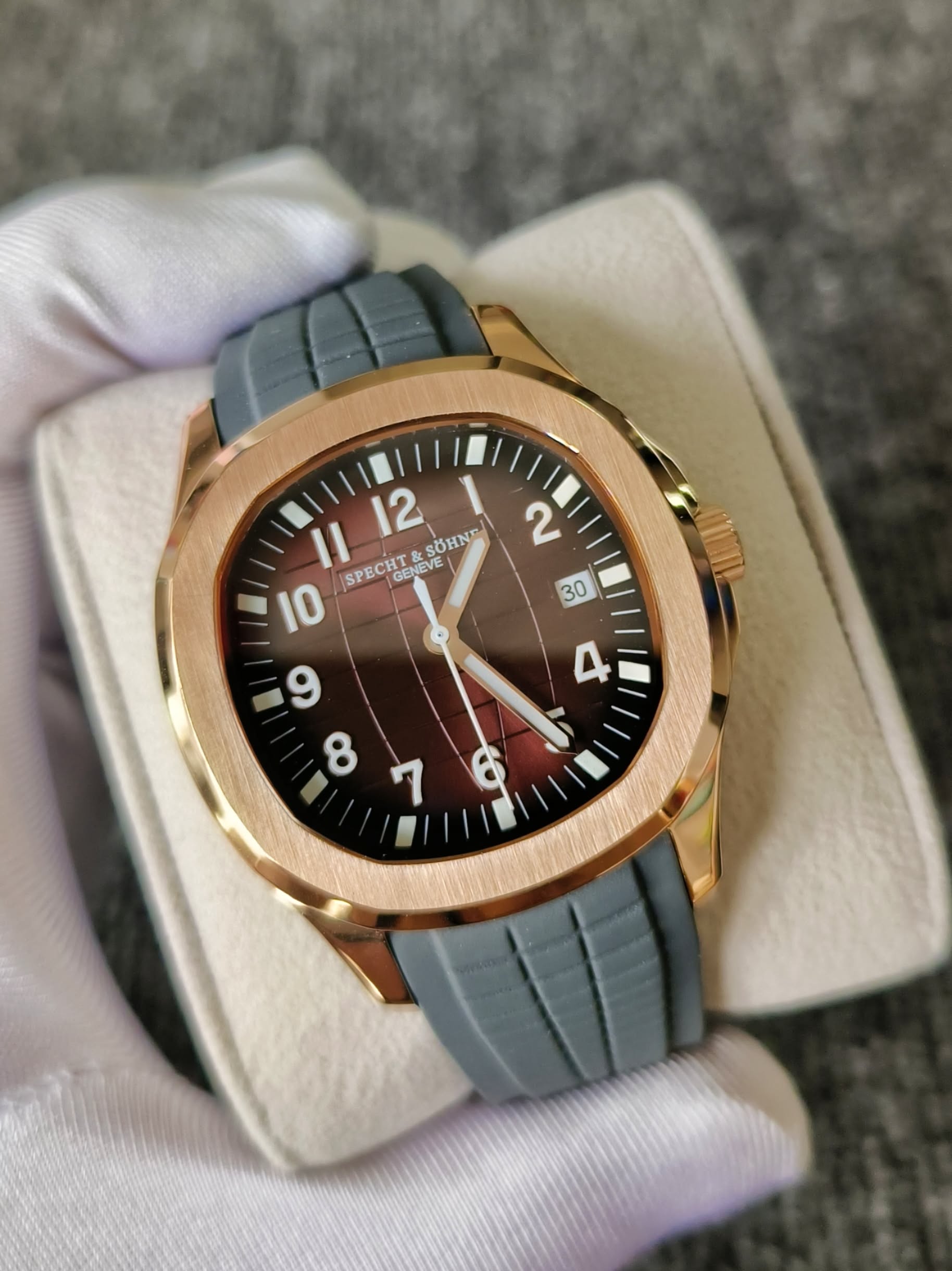 Specht & Söhne Rose Gold Case, Dark Brown Sunburst Dial, Grey Rubber