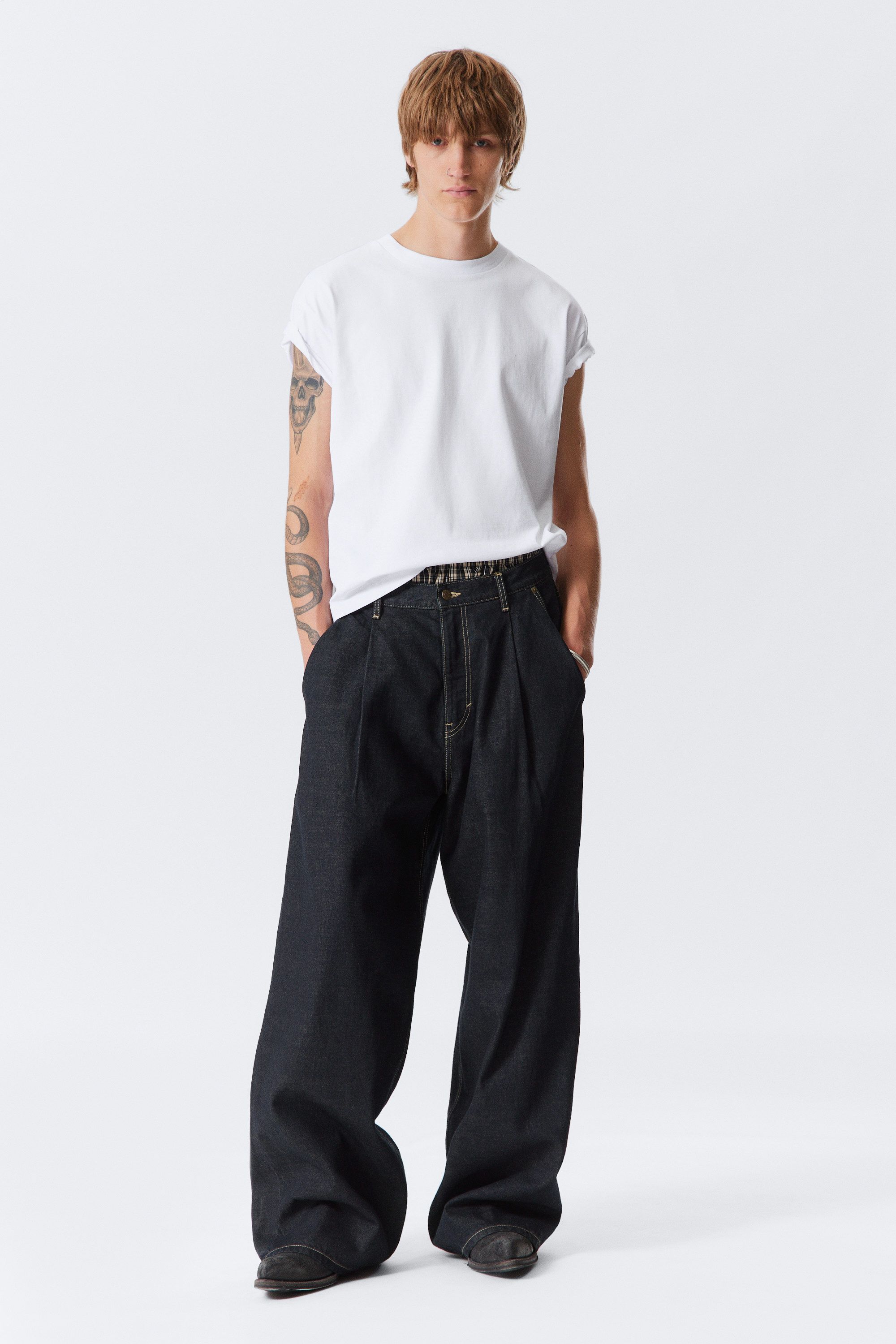 PLEATED LOOSE BAGGY LEG JEANS