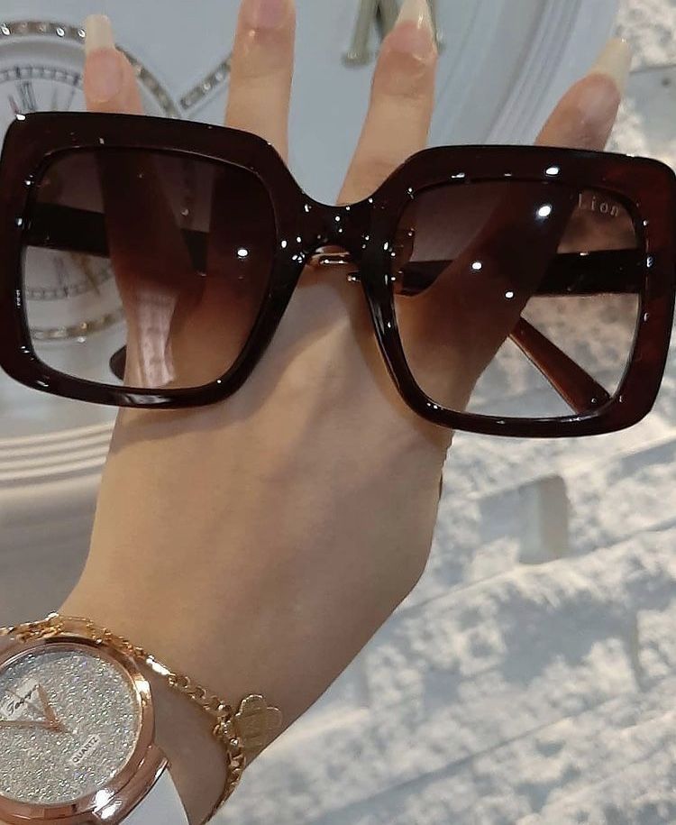 Lion Dark Tortoise Brown Sunglasses — Thick Square Frames, Gradient