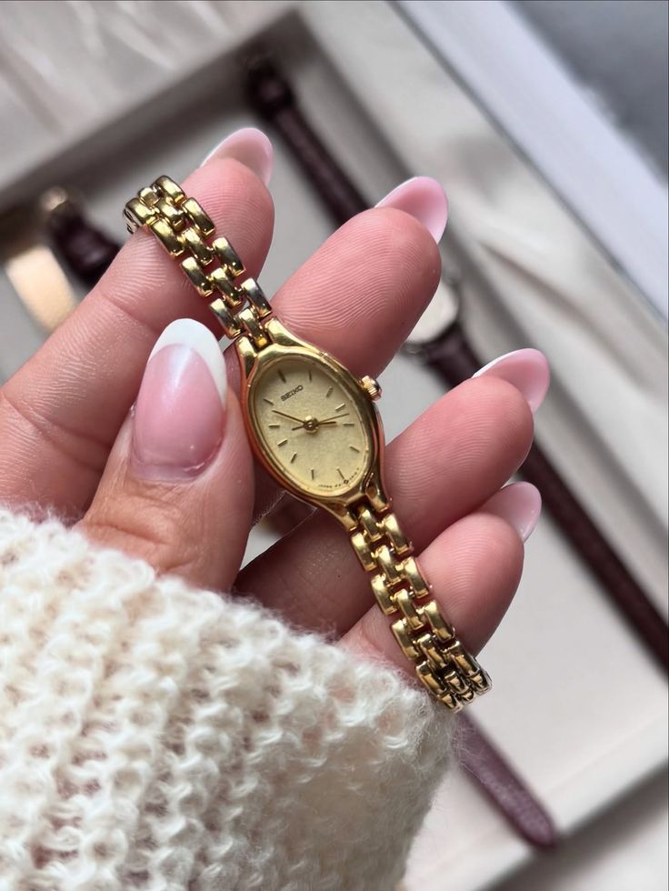 vintage wrist watch ⌚ vintage wrist watch ⌚