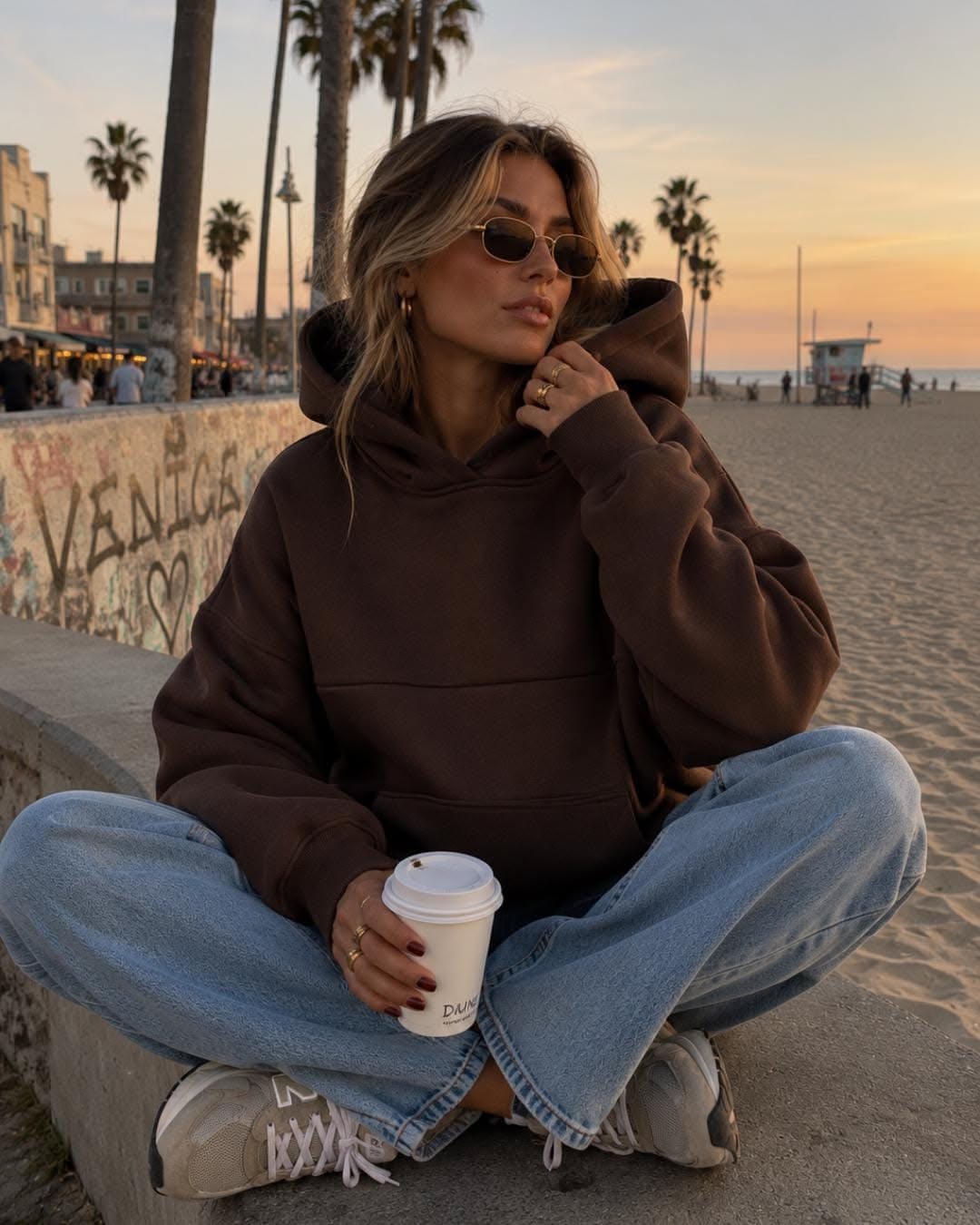 Casual Chocolate Brown Hoodie — Hooded, Kangaroo Pocket, Ribbed Cuffs