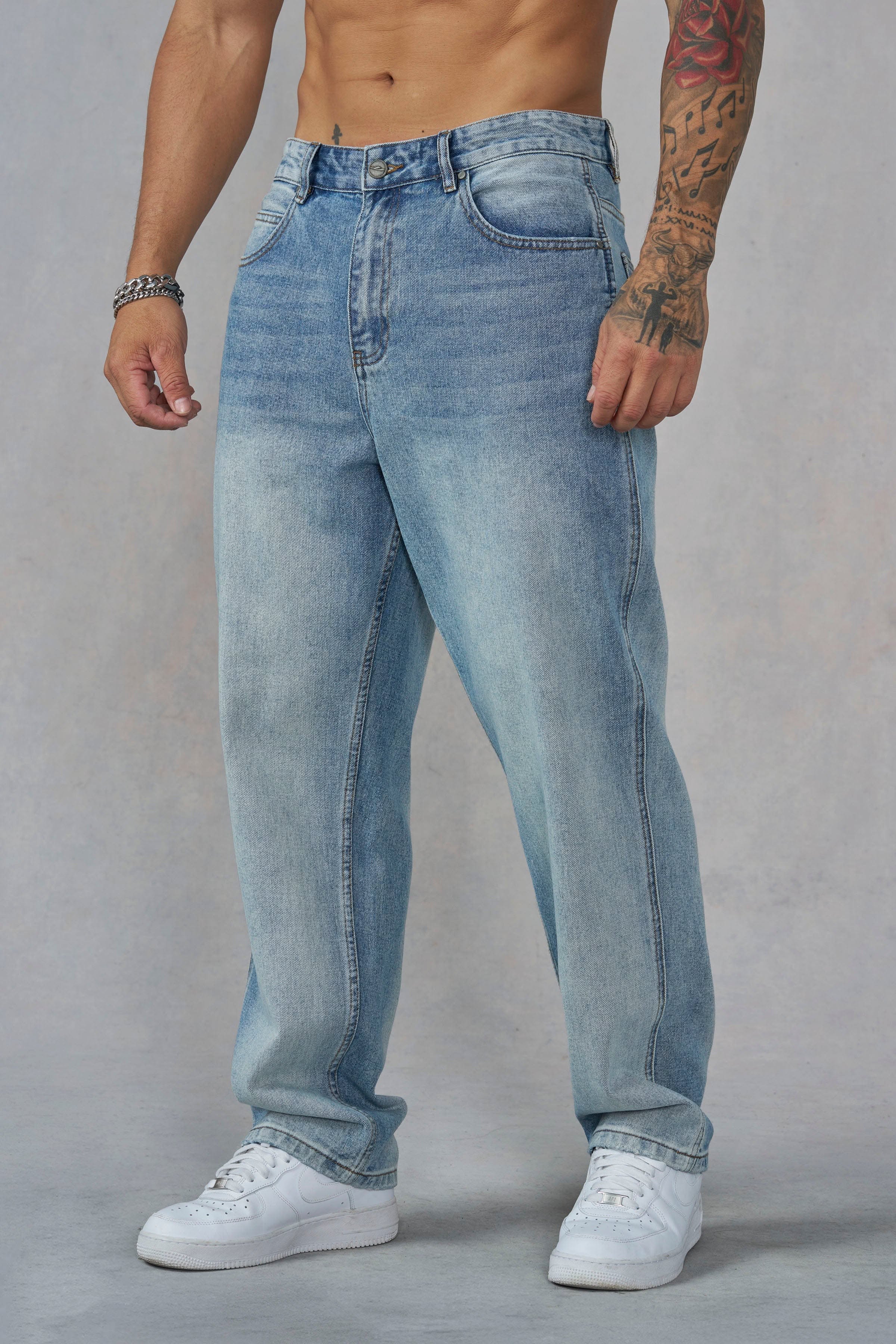 6052 - STRAIGHT CUT JEANS