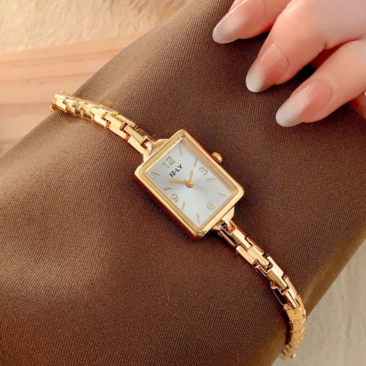 Depop Women's Watch