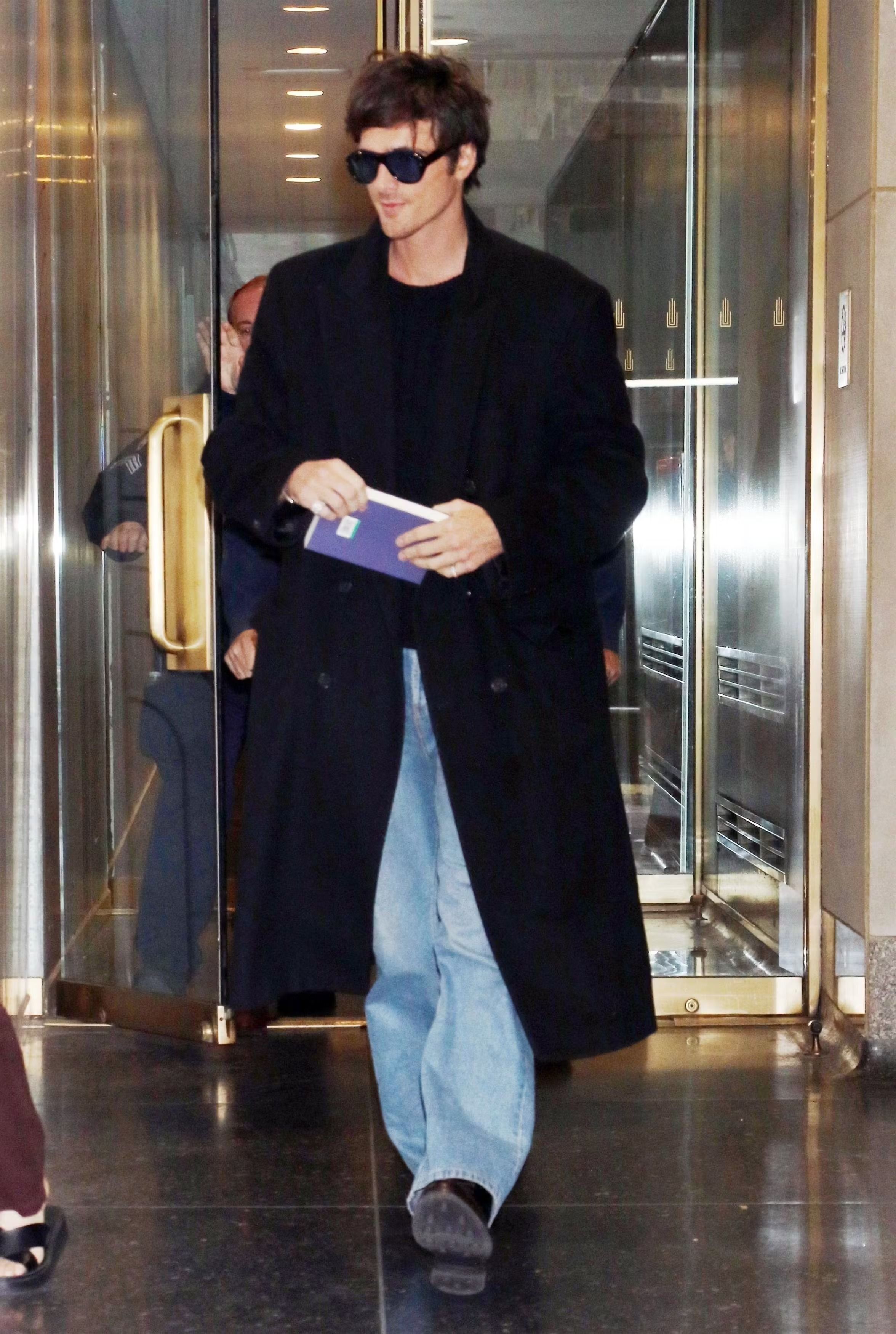 Jacob Elordi Black Overcoat — Notch Lapel, Double-breasted Button