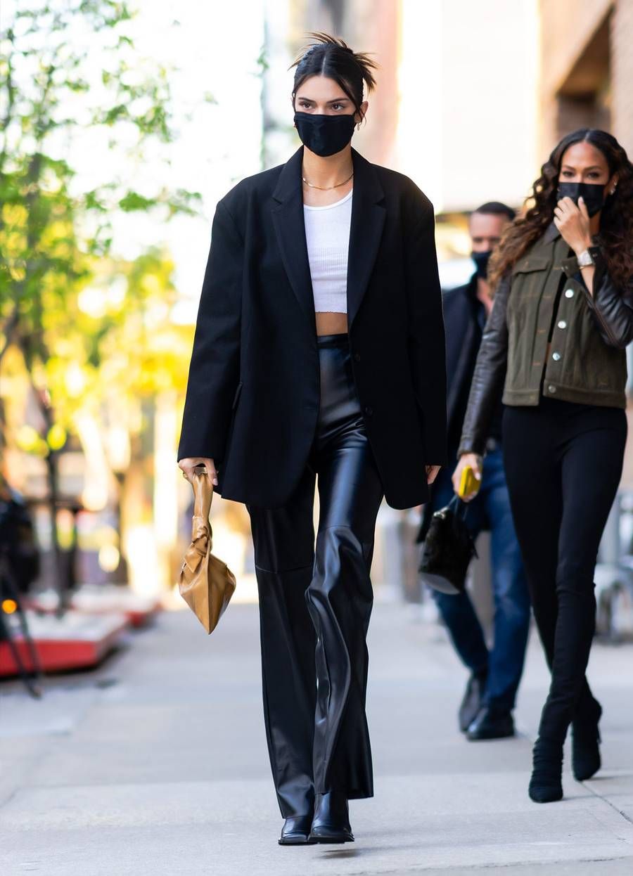 Kendall Jenner Black Blazer — Notch Lapel, Single-button Closure