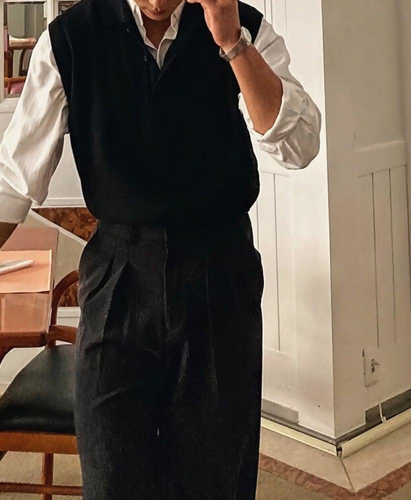 Minimalist Black Sweater Vest — V-neck, Lapel Collar, Sleeveless