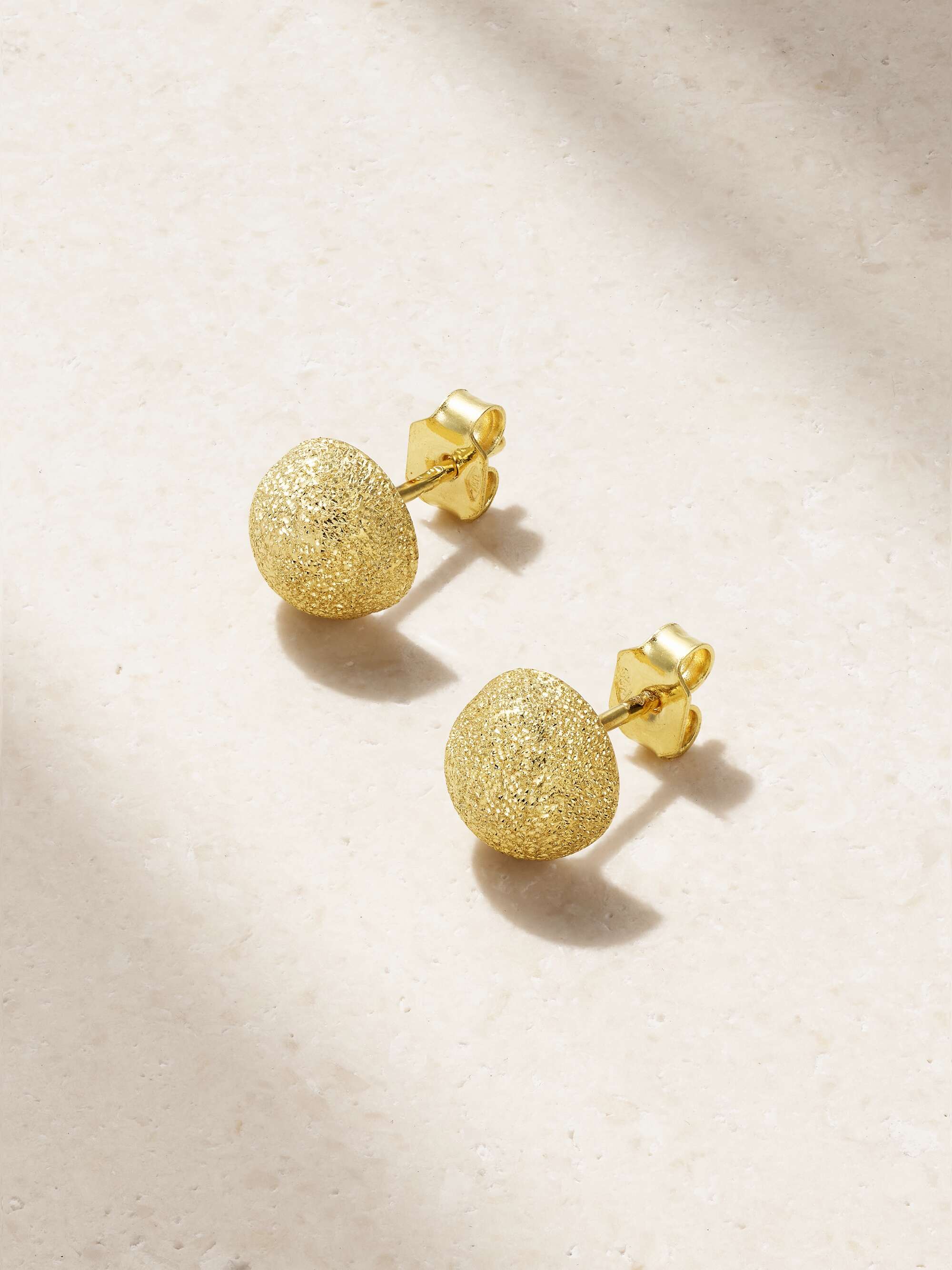 CAROLINA BUCCI Florentine Finish medium 18-karat gold earrings