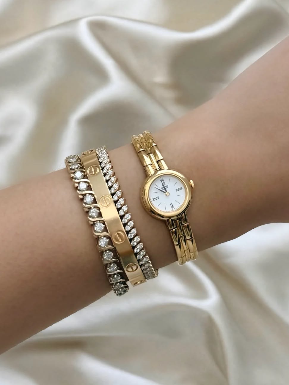 Seiko gold tone wristwatch — small round case, white dial with Roman numeral hour markers, three-hand movement, gold-toned link bracelet