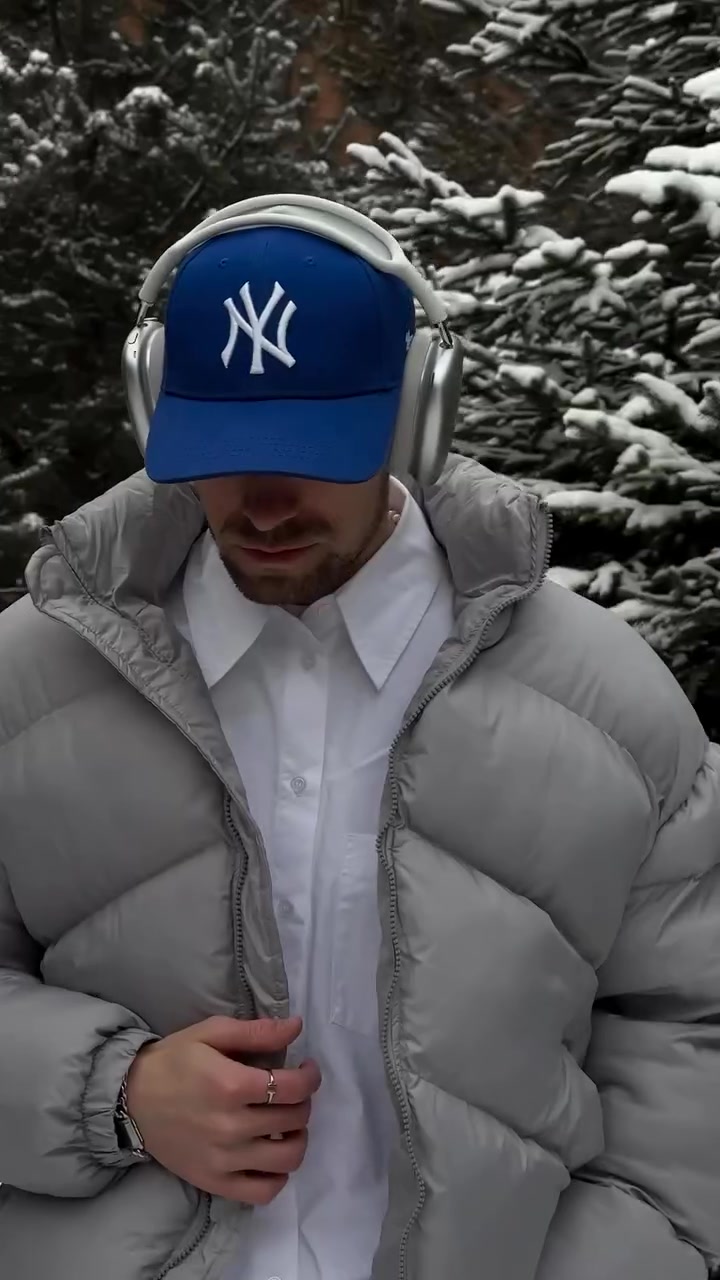 New Era Gray Puffer Jacket with Blue Yankees Cap