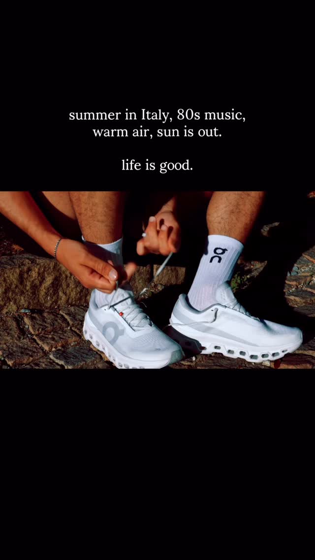 On Running white and light grey running shoes — perforated cloud sole, speed lacing system, low-cut ankle, brand logo on tongue and side