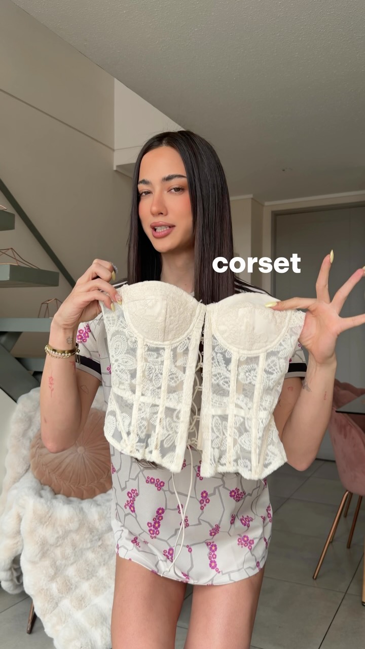 Casual Cream Corset Top — Boning Details, Sweetheart Neckline
