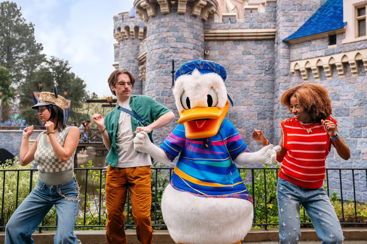Character Dining at Disneyland. Is It Worth It?