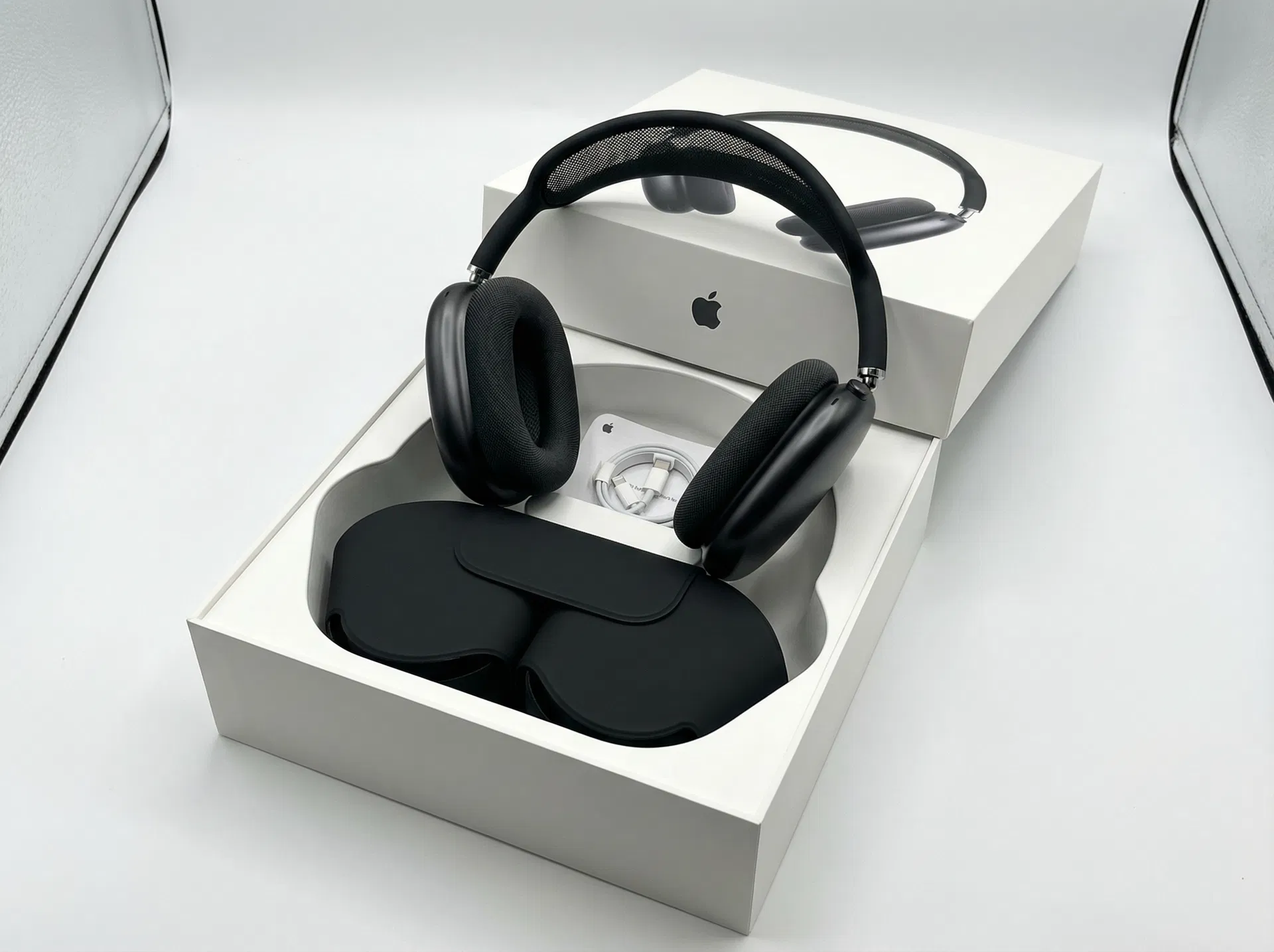 IPHONES, IPADS & AIRPODS 2