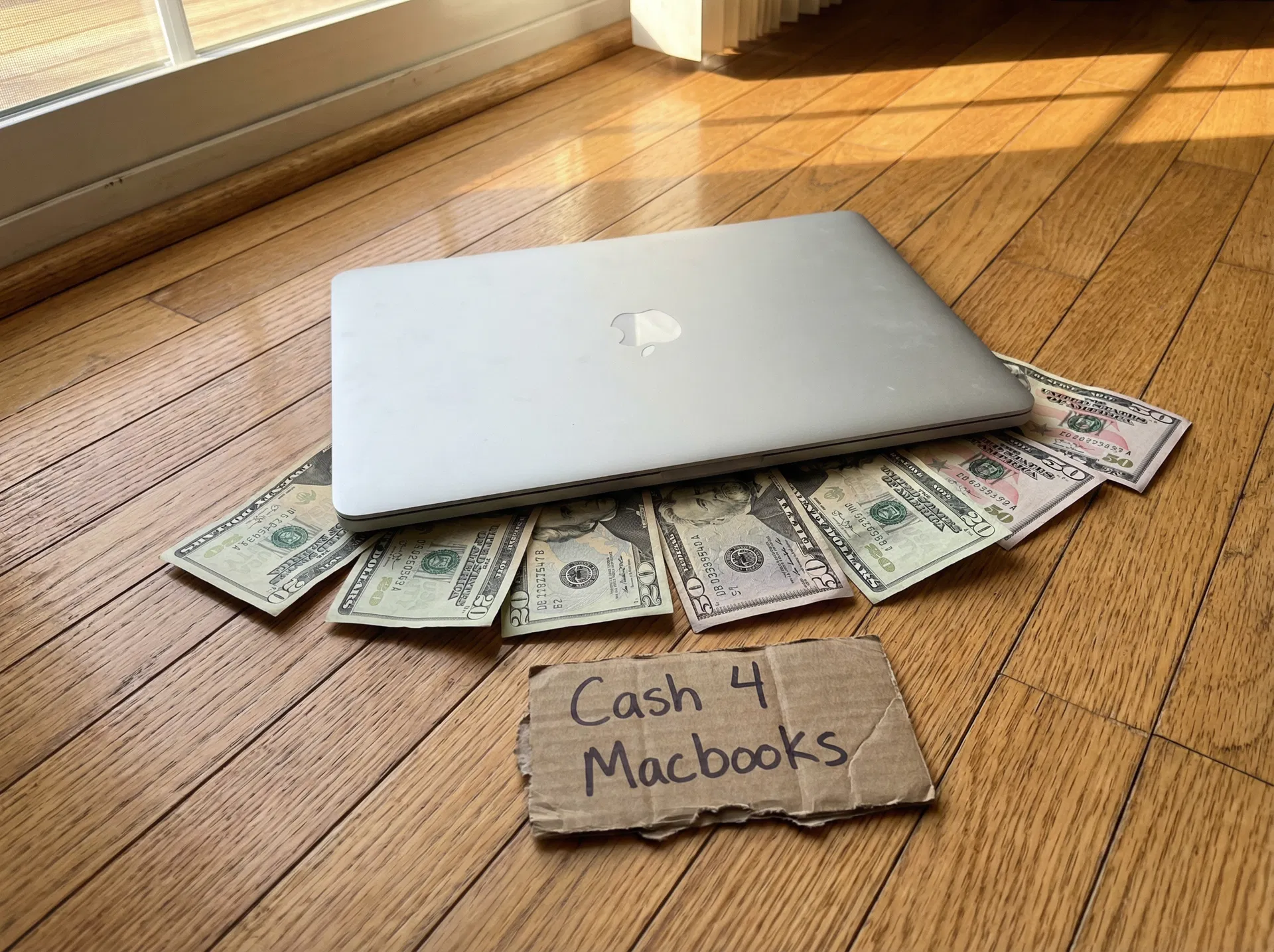 MACBOOKS & LAPTOPS