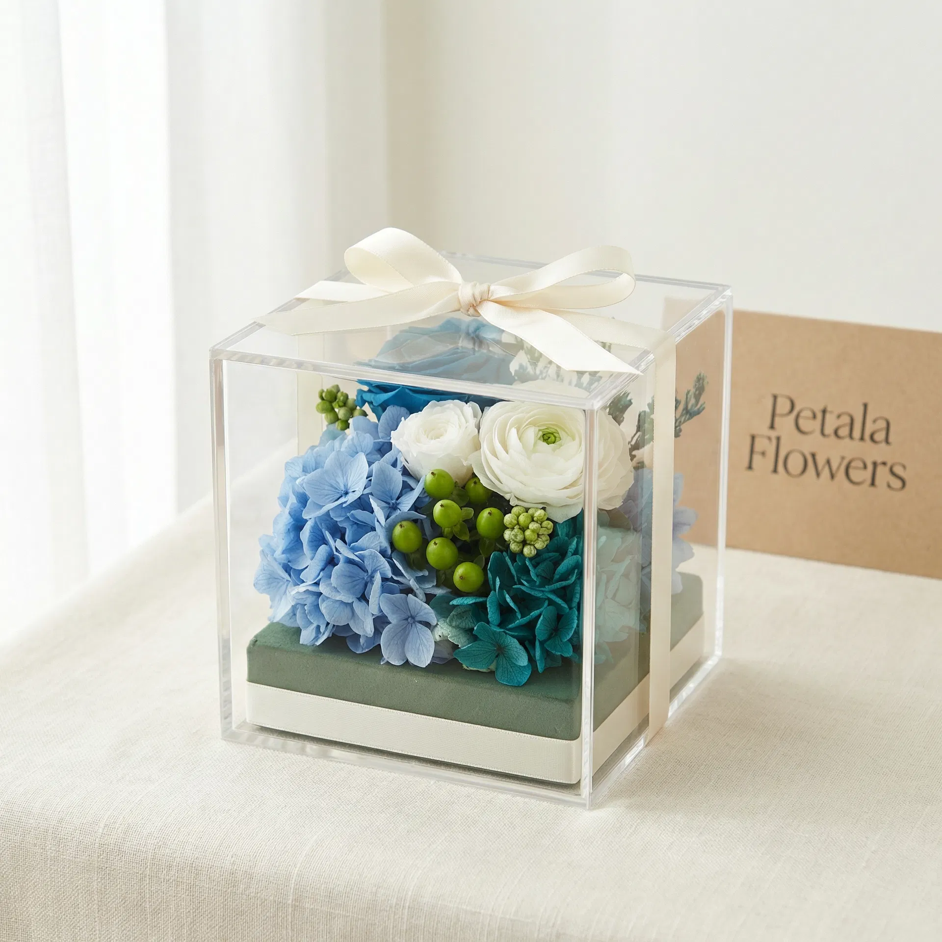 Crystal acrylic bloom box