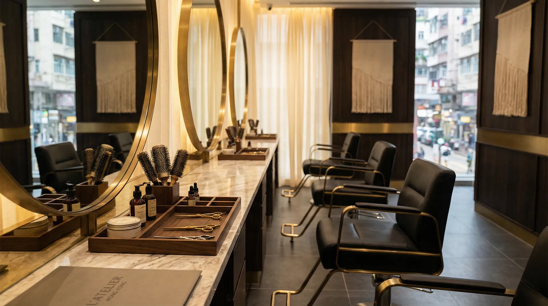 Canvas Academy 學員成功案例 — 專業髮型設計課程及化妝課程畢業學員