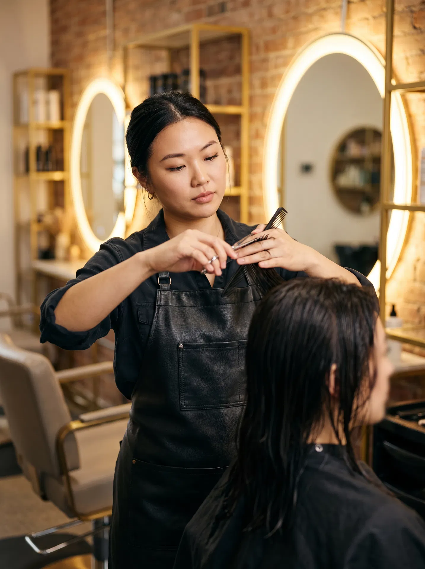 Mandy Lau — Canvas Academy 專業髮型設計全科班畢業學員，現職自由身髮型師