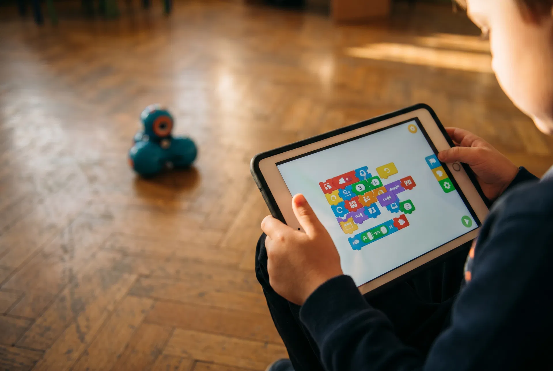 stem education hong kong one-on-one teaching with coding for kids hong kong in Hong Kong