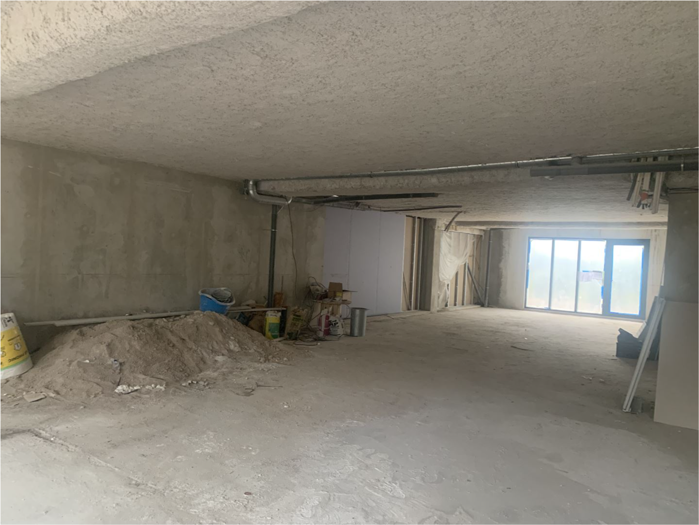 Local commercial - 145 m² - 1 pièce — photo 2