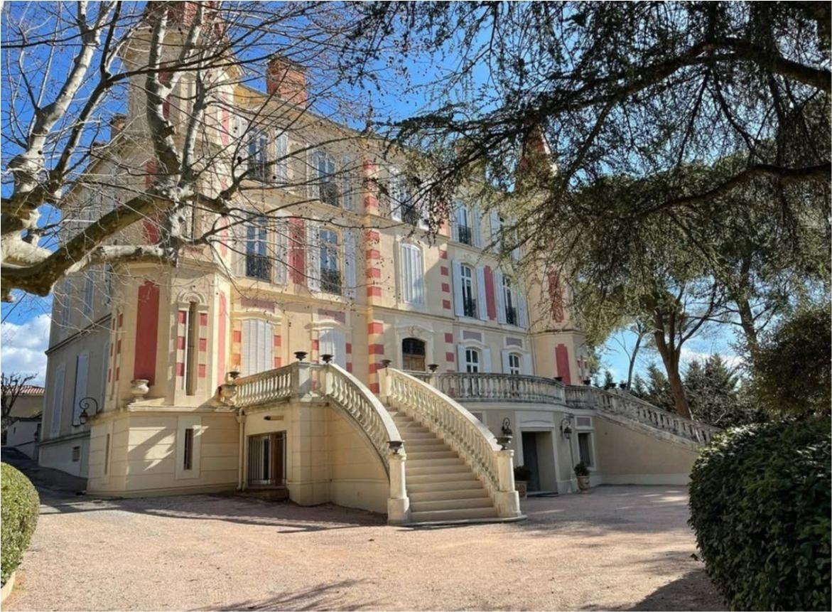 Immeuble - 1400 m² - 12 pièces — photo 2