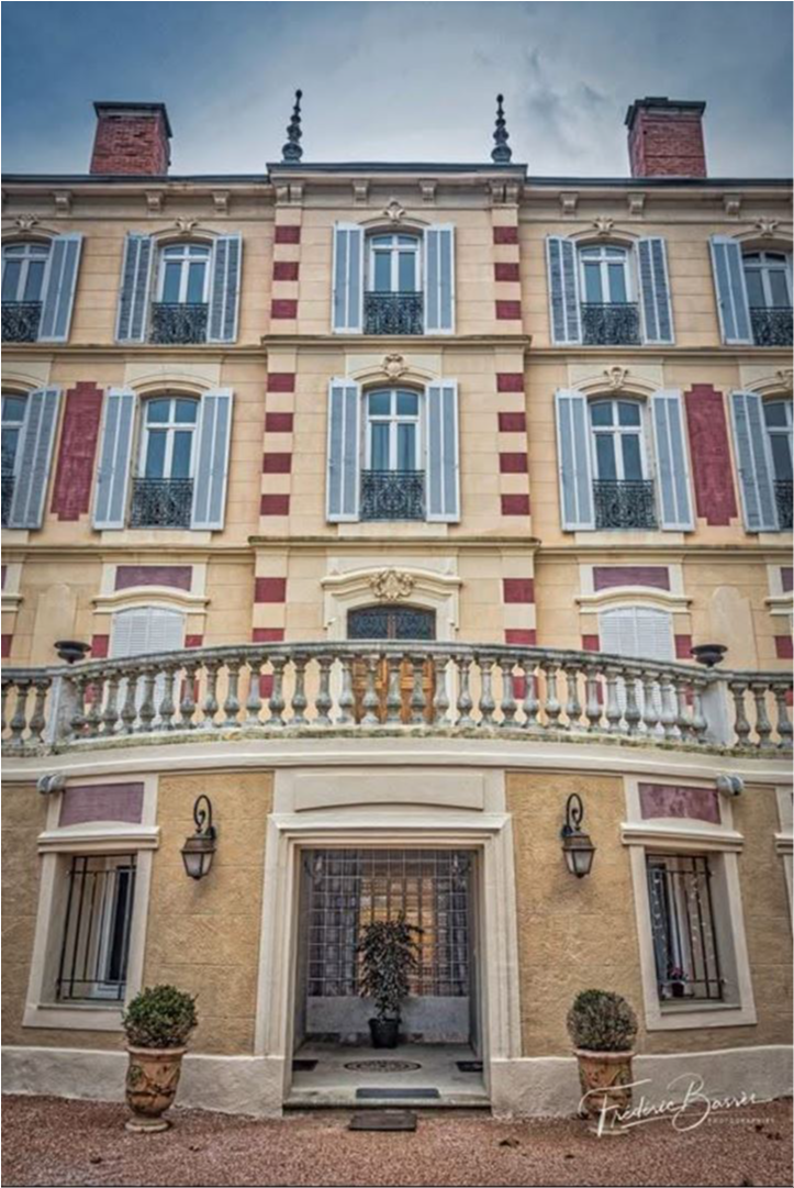 Immeuble - 1400 m² - 12 pièces - Photo 1