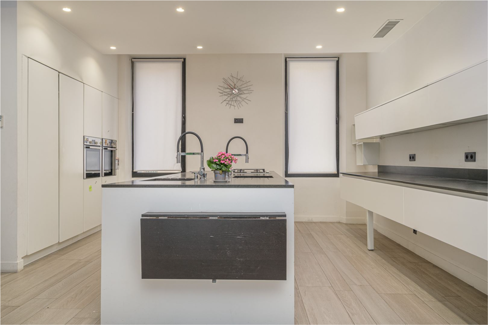 Propriété - 350 m² - 10 pièces — photo 5