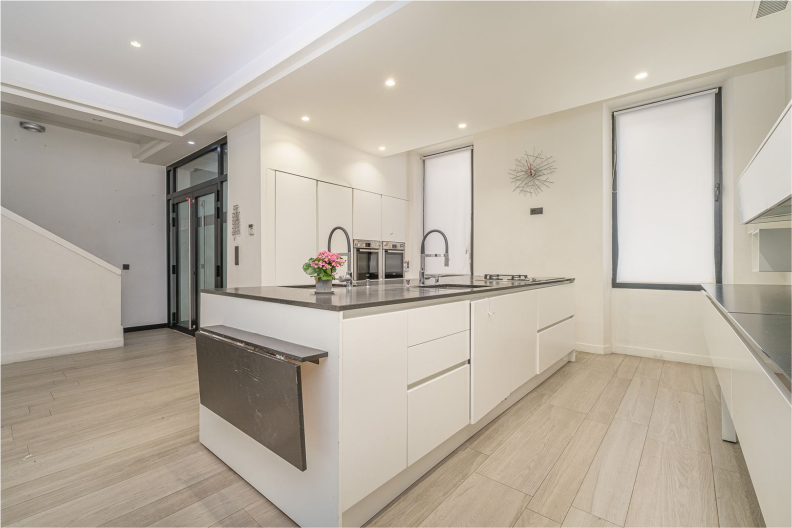 Propriété - 350 m² - 10 pièces — photo 9