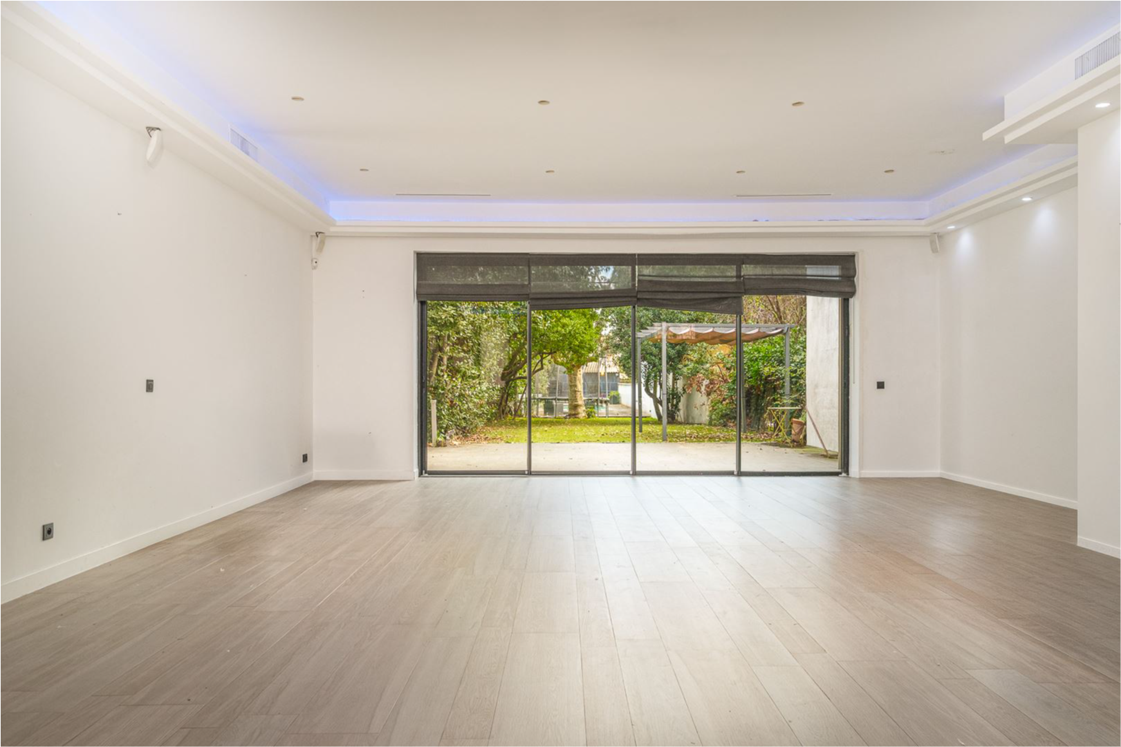 Propriété - 350 m² - 10 pièces — photo 7