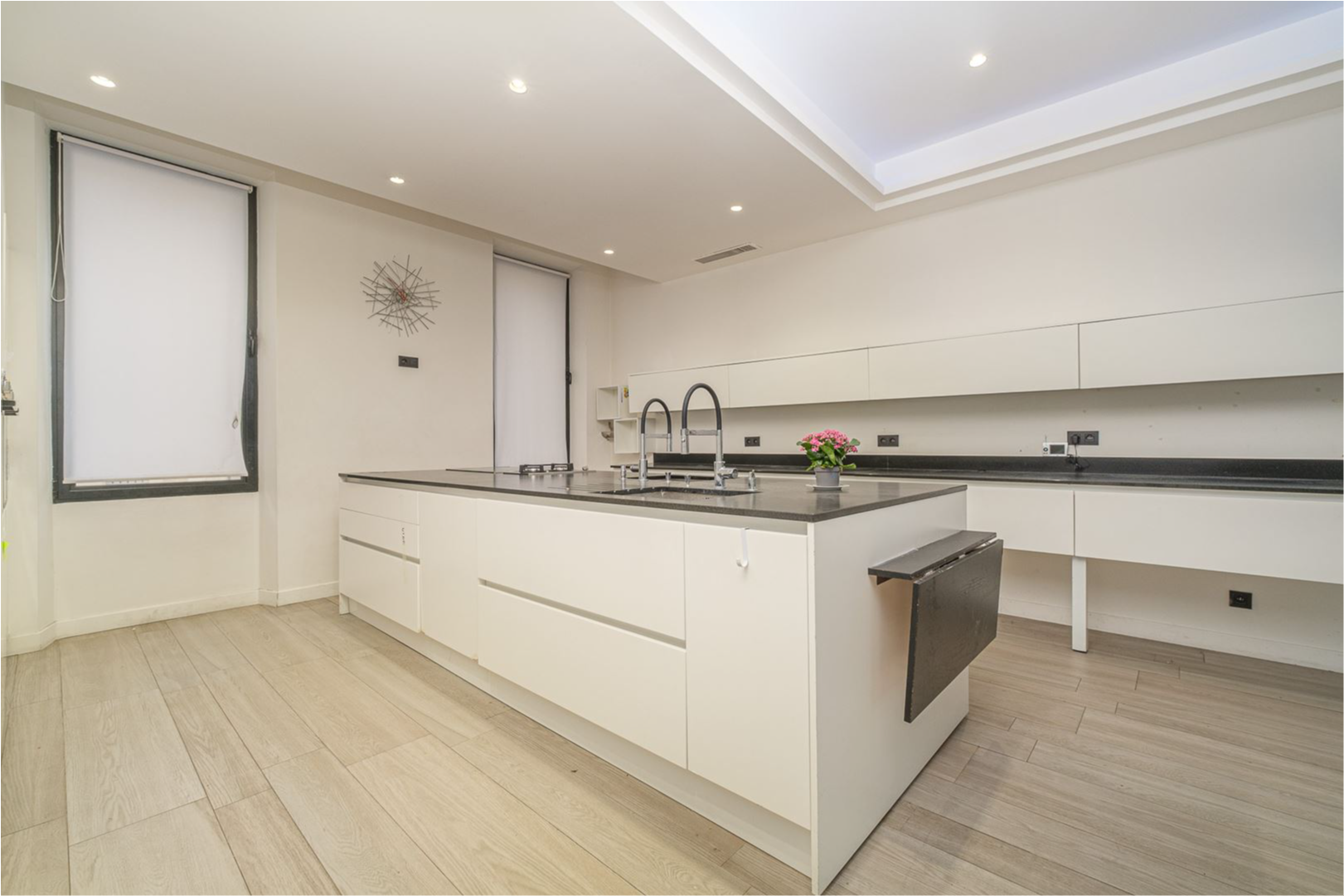 Propriété - 350 m² - 10 pièces — photo 6