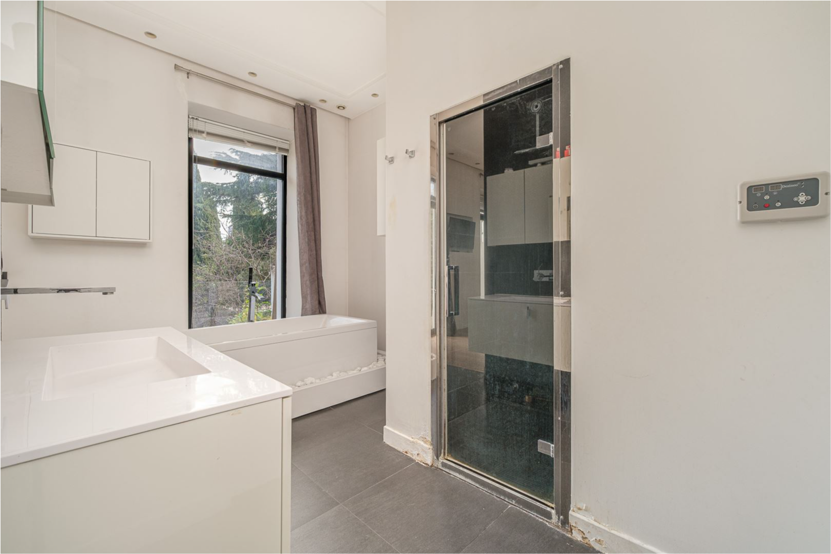 Propriété - 350 m² - 10 pièces — photo 3